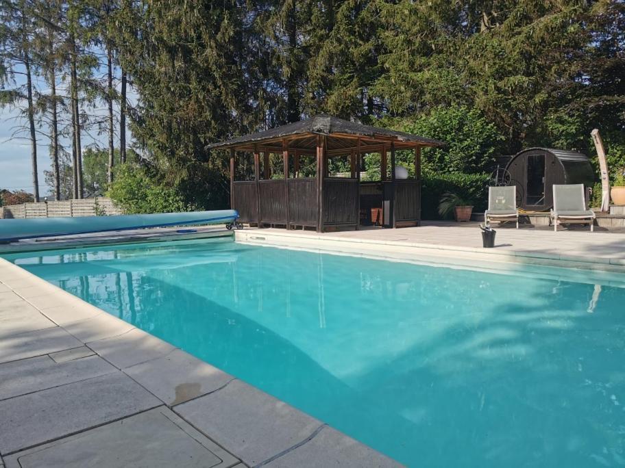 Le Spa du Cabanon: Cabanon de luxe avec Spa entièrement privatif Aye Extérieur photo