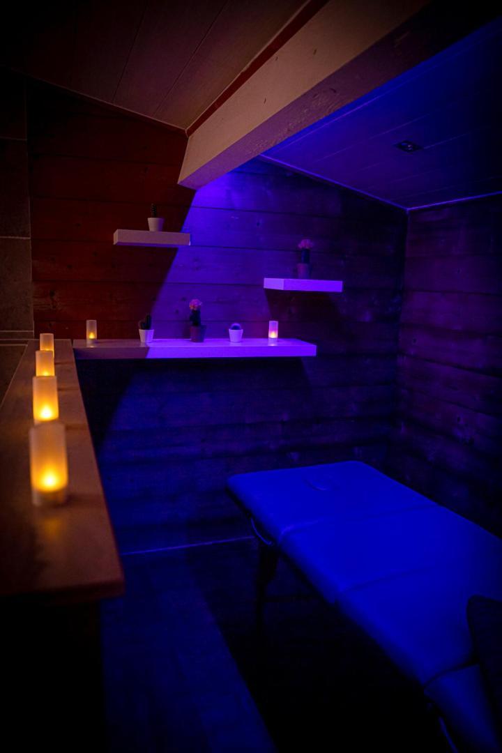 Le Spa du Cabanon: Cabanon de luxe avec Spa entièrement privatif Aye Extérieur photo